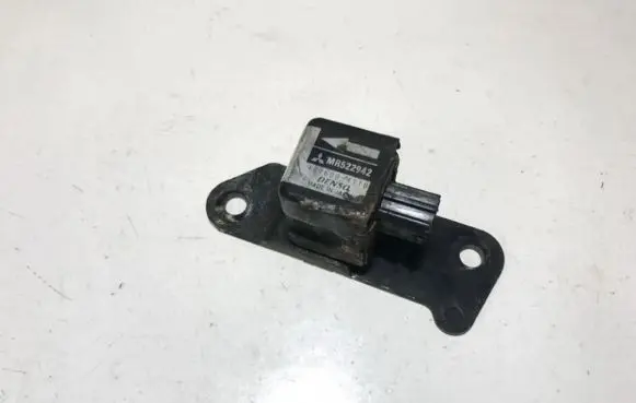 Mitsubishi Pajero Sport I Airbag deployment crash/impact sensor mr522942 1876004110