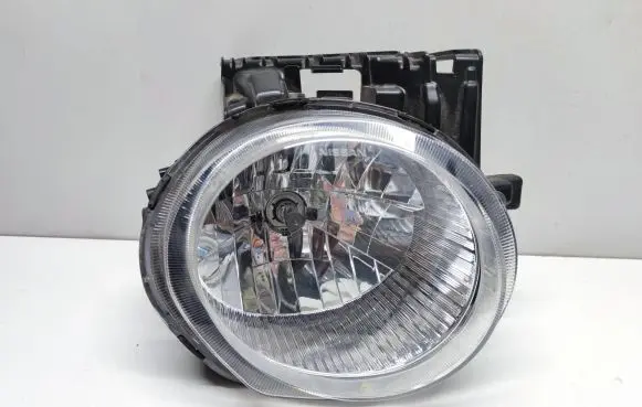 Nissan Juke I F15 Headlight/headlamp