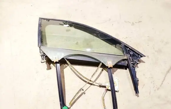 Audi A3 S3 8P Front door window/glass frame 8P4837630