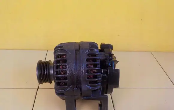 Opel Corsa D Generator/alternator 13SP57