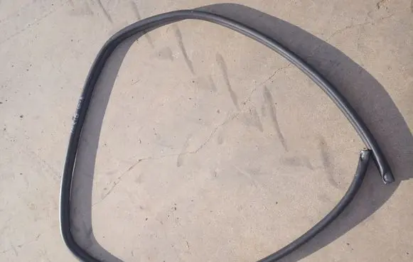 Toyota Yaris Rear door rubber seal (on body) 