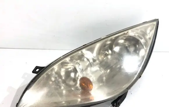 Mitsubishi Colt Headlight/headlamp 8301A283