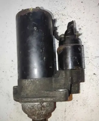 Volkswagen Golf V Starter motor 1005831311