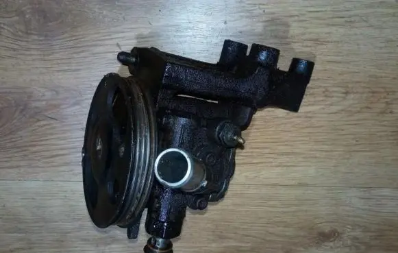 Mazda 323 Power steering pump