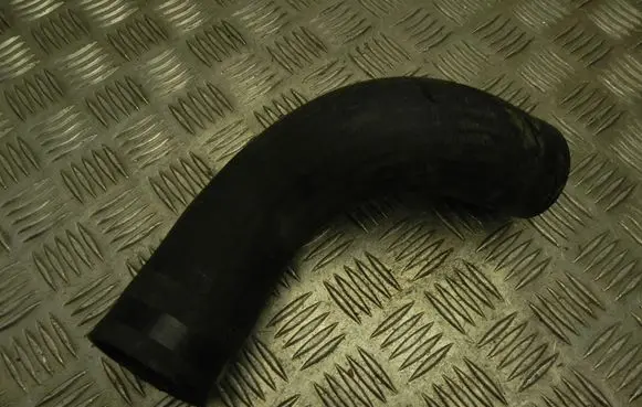 Toyota Avensis T270 Engine coolant pipe/hose 173420X020 VD21528