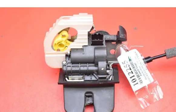 Tailgate/trunk/boot lock/catch/latch