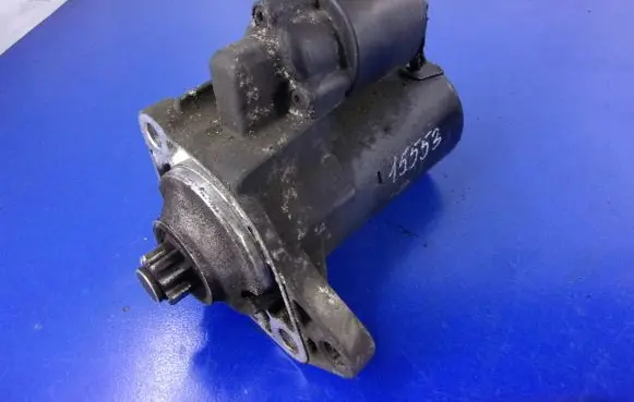 Volkswagen Golf IV Starter motor 020911023F