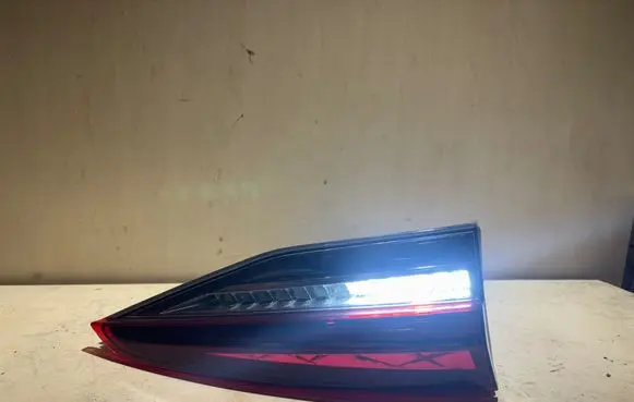 Skoda Octavia Mk4 Tailgate rear/tail lights 5E6945307