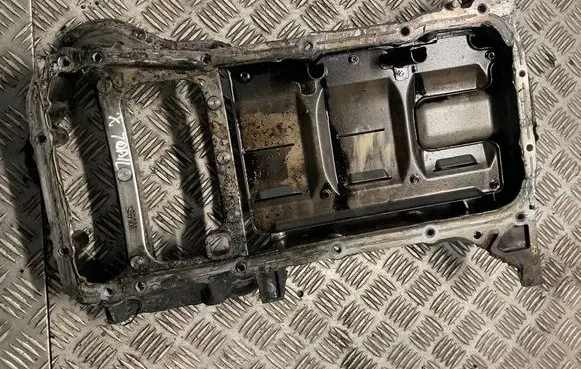 Nissan X-Trail T30 Oil sump 