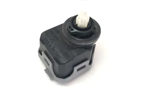 Headlight level adjustment motor