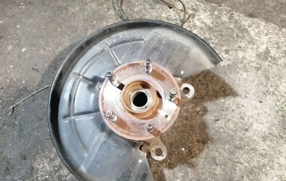 Buick Encore I Front wheel hub