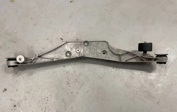 BMW X1 F48 F49 Rear differential/diff mount bracket 6852896 3336 AC46000