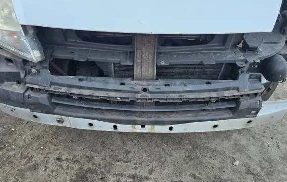 Opel Vivaro Radiator support slam panel