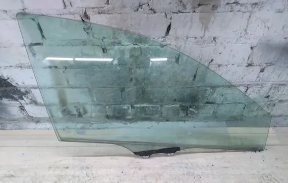Honda CR-V Front door window glass four-door