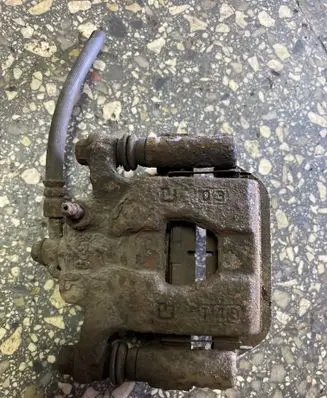 Nissan Juke I F15 Rear brake caliper