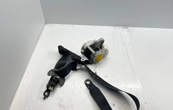 Toyota RAV 4 (XA30) Front seatbelt J082512