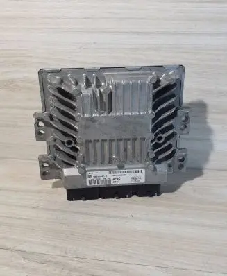 Ford Fiesta Engine control unit/module 8V2112A650EC 5WS40584CT