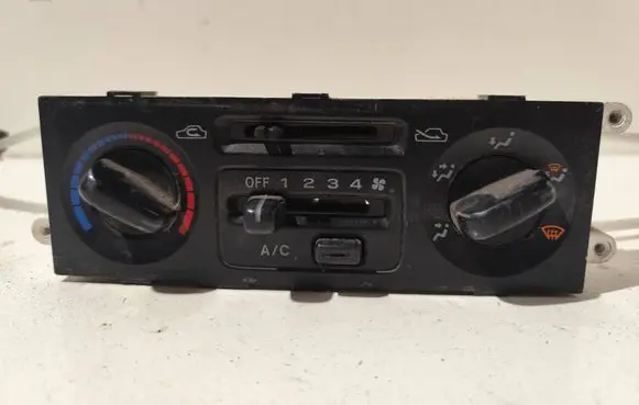 Subaru Impreza I Climate control unit