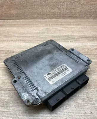 Renault Scenic I Engine control unit/module ECU HOM8200039569 0281001934 HOM