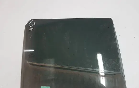 Nissan Juke I F15 Rear door window glass 
