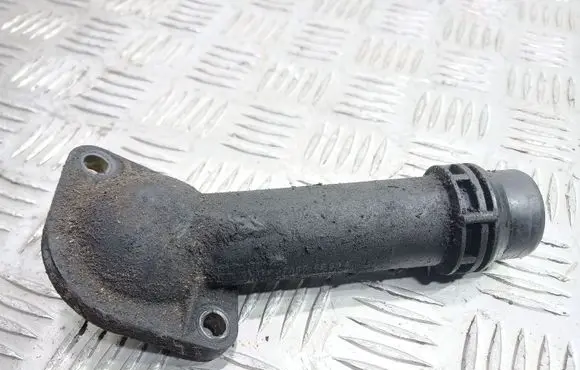 Volkswagen PASSAT B5.5 Engine coolant pipe/hose