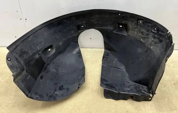 Front wheel arch liner splash guards