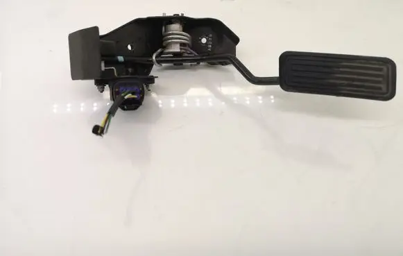 Toyota Avensis T250 Accelerator throttle pedal 8928152021 1983003041