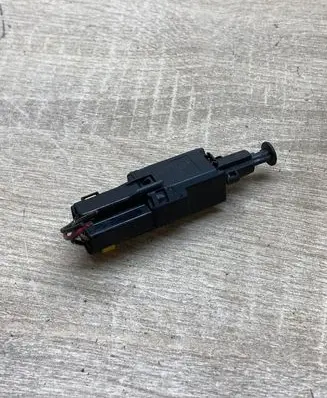 Saab 9-5 Brake pedal sensor switch 90508804 4617551