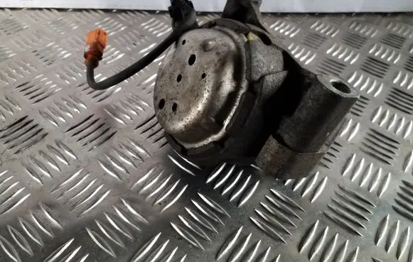 Audi A6 C7 Engine mount bracket