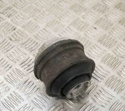 Mercedes-Benz E W211 Engine mount bracket