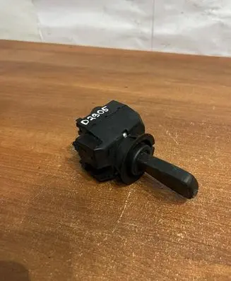 Mercedes-Benz E W210 Ignition lock 2105450208 D2905