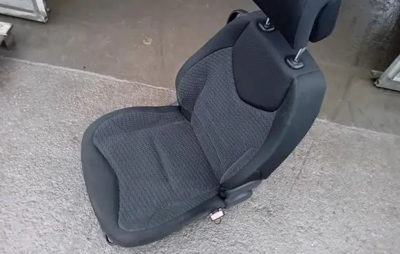 Peugeot 308 Front passenger seat 