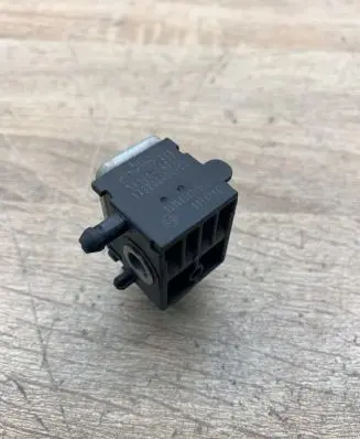 Hyundai Santa Fe Airbag deployment crash/impact sensor 9592028000 SA320080000