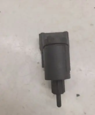 Volkswagen PASSAT B5.5 Brake pedal sensor switch 3B0945511A