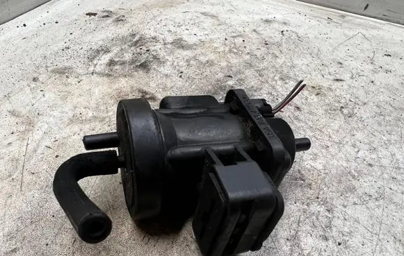 Mercedes-Benz S W220 Turbo solenoid valve A0005450427