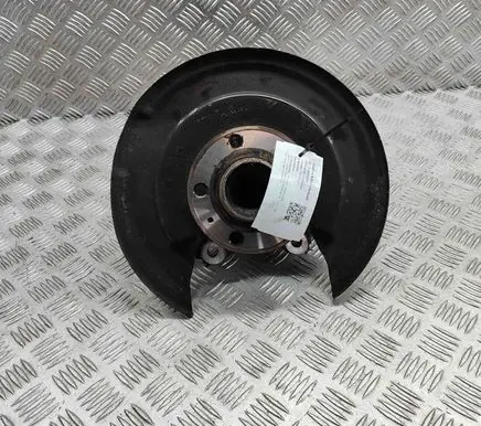 Rear wheel hub