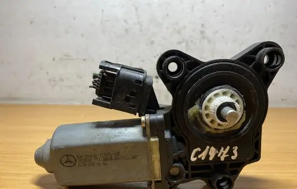 Mercedes-Benz C W203 Front door electric window regulator A2208204642 C1473