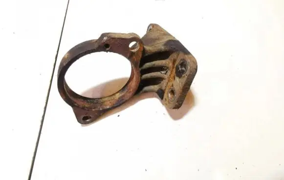 Toyota Avensis Verso Engine mounting bracket