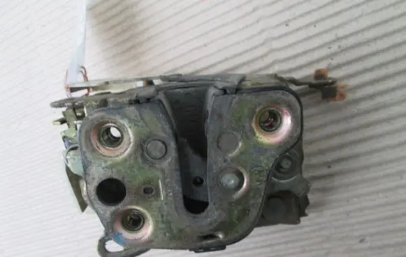 Opel Tigra A Front door lock