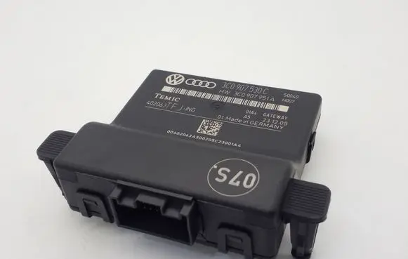 Volkswagen PASSAT B6 Gateway control module 3C0907530C 3C0907951A 402063