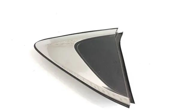 Rear fender molding trim
