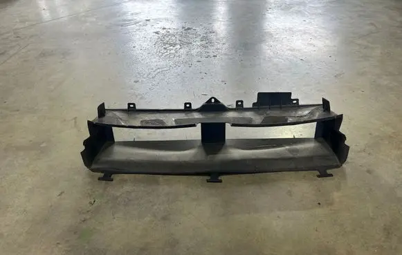 Ford Focus Intercooler air guide/duct channel JX7B8312A