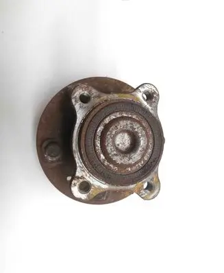Rear wheel hub