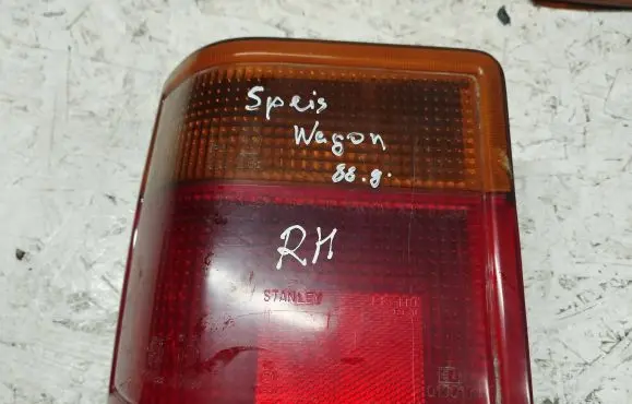 Mitsubishi Space Wagon Rear/tail lights 0437110L