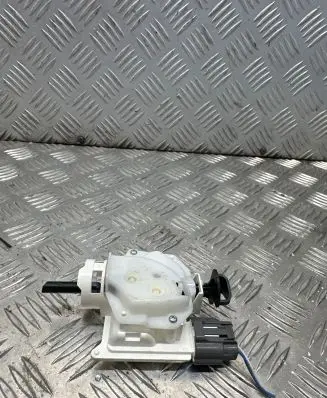 Mitsubishi Outlander Fuel tank cap lock 