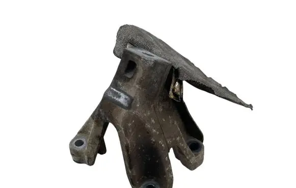 Engine mounting bracket
