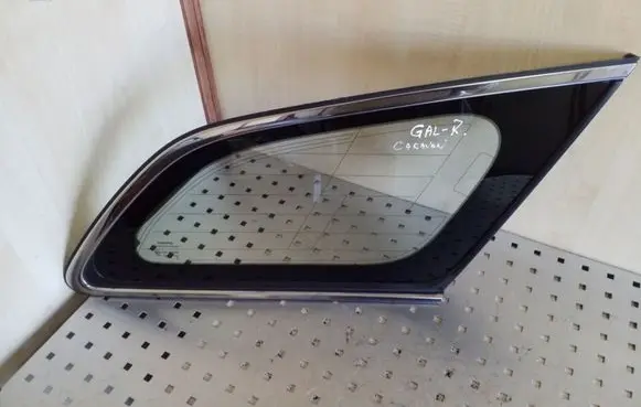 Toyota Avensis T270 Rear side window