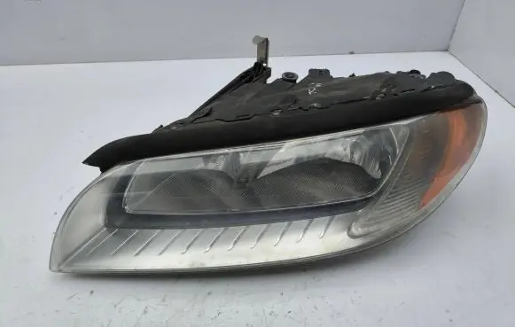 Volvo V70 Headlight/headlamp 31214353