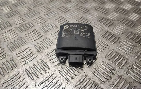 Dodge Durango Blind spot module 68265570AD