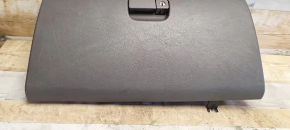 Mitsubishi Space Wagon Glove box